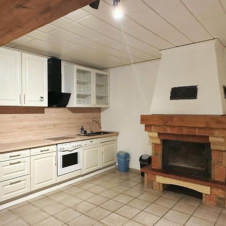 Zimmer In Reihenhaus Mit Terrasse Duisburgo Exterior foto