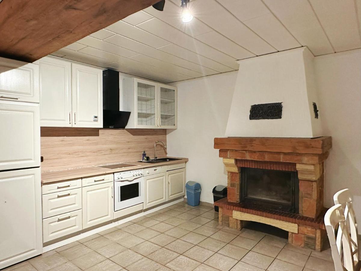 Zimmer In Reihenhaus Mit Terrasse Duisburgo Exterior foto