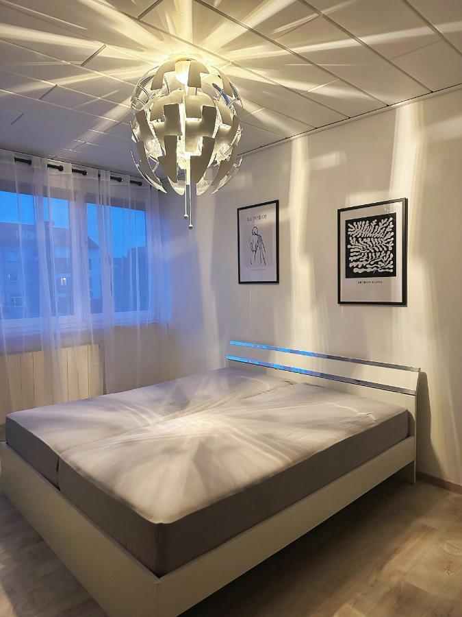 Zimmer In Reihenhaus Mit Terrasse Duisburgo Exterior foto