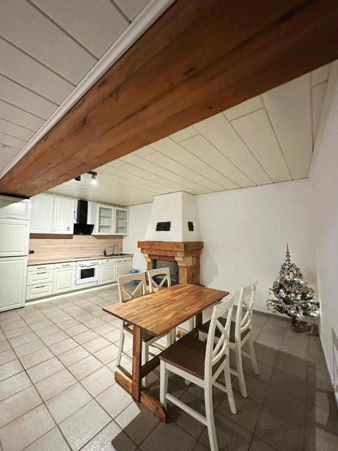 Zimmer In Reihenhaus Mit Terrasse Duisburgo Exterior foto