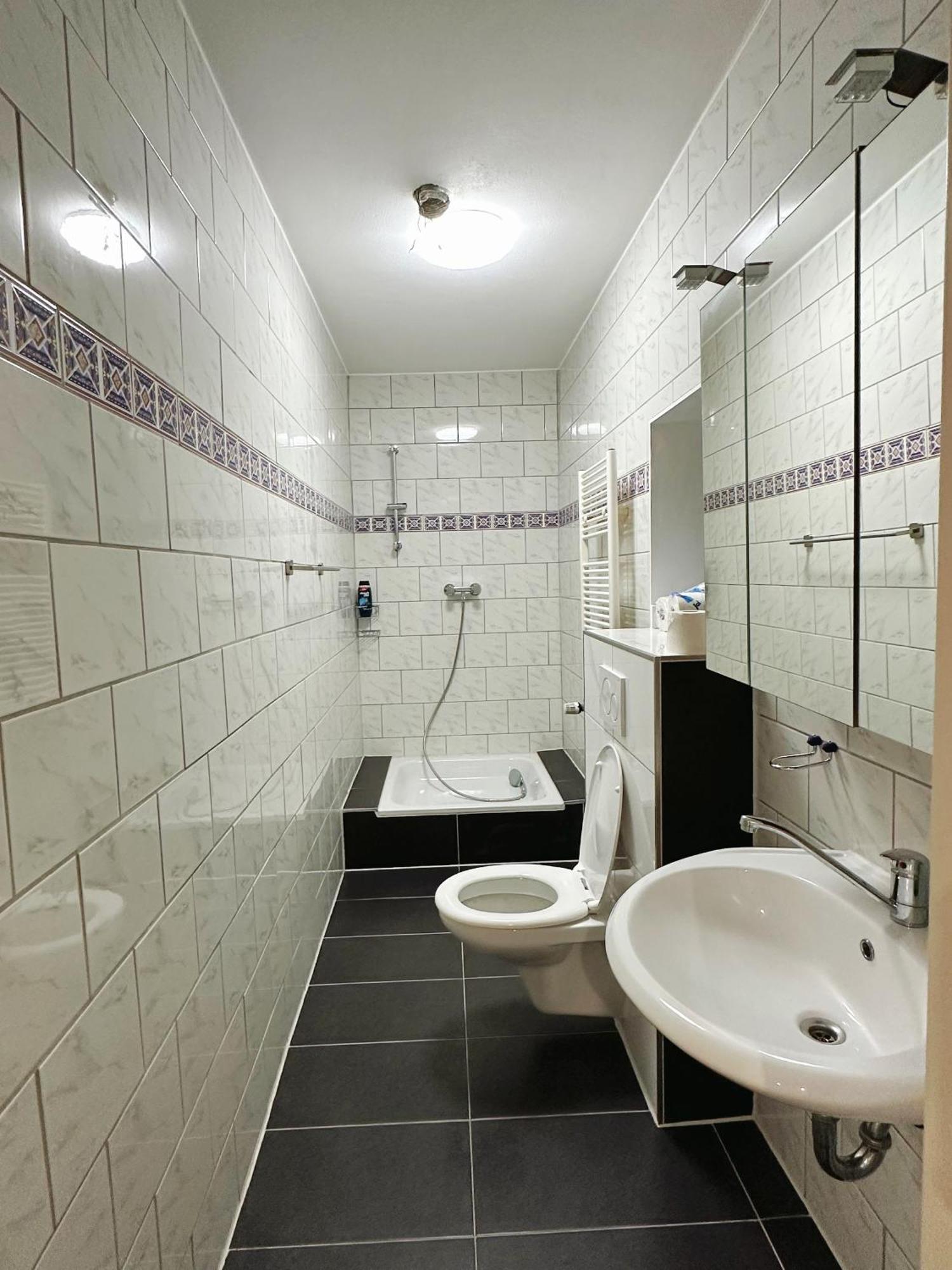 Zimmer In Reihenhaus Mit Terrasse Duisburgo Exterior foto